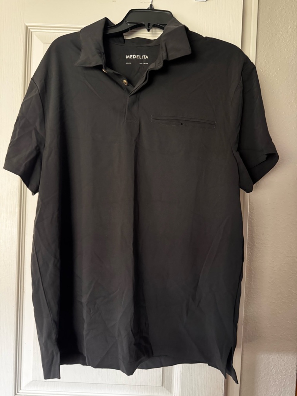 MEDELITA Men’s Collared Scrub Top